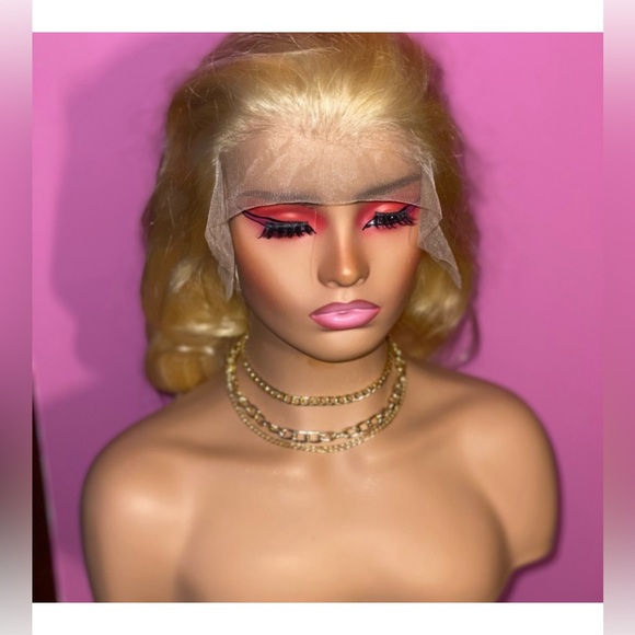 26” 613 Blonde Body Wave Wig – Transparent Lace200%...